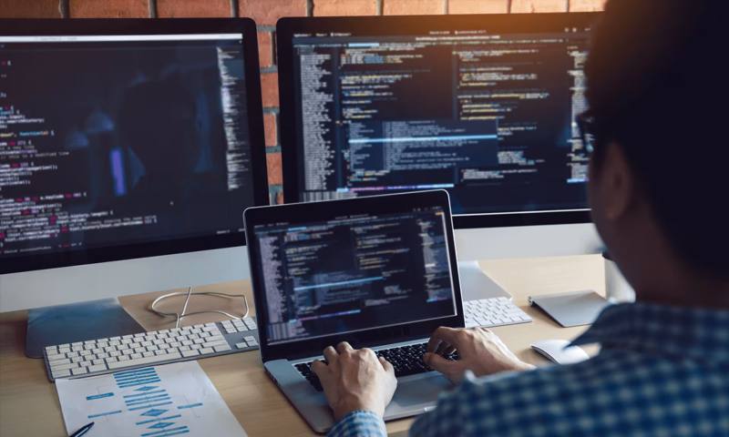 数据科学选型:R与Python如何赋能富川网站建设?